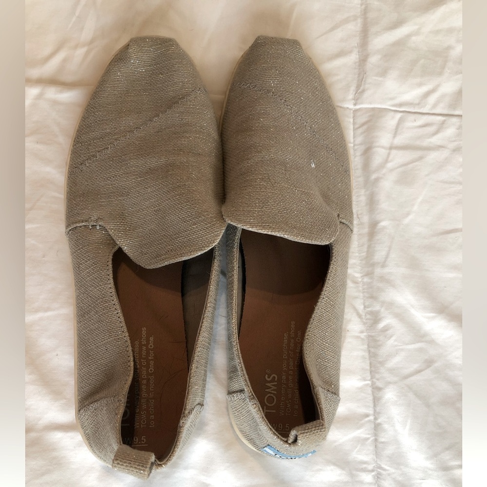 Tom’s gray sparkly shoe